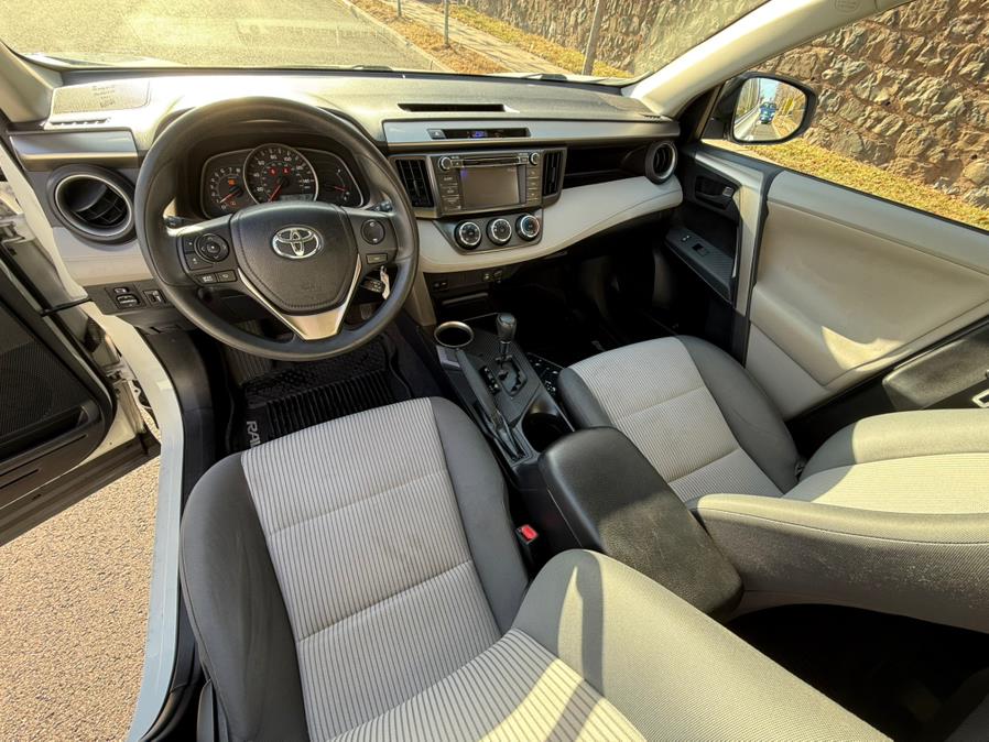 2013 Toyota RAV4 LE photo 16