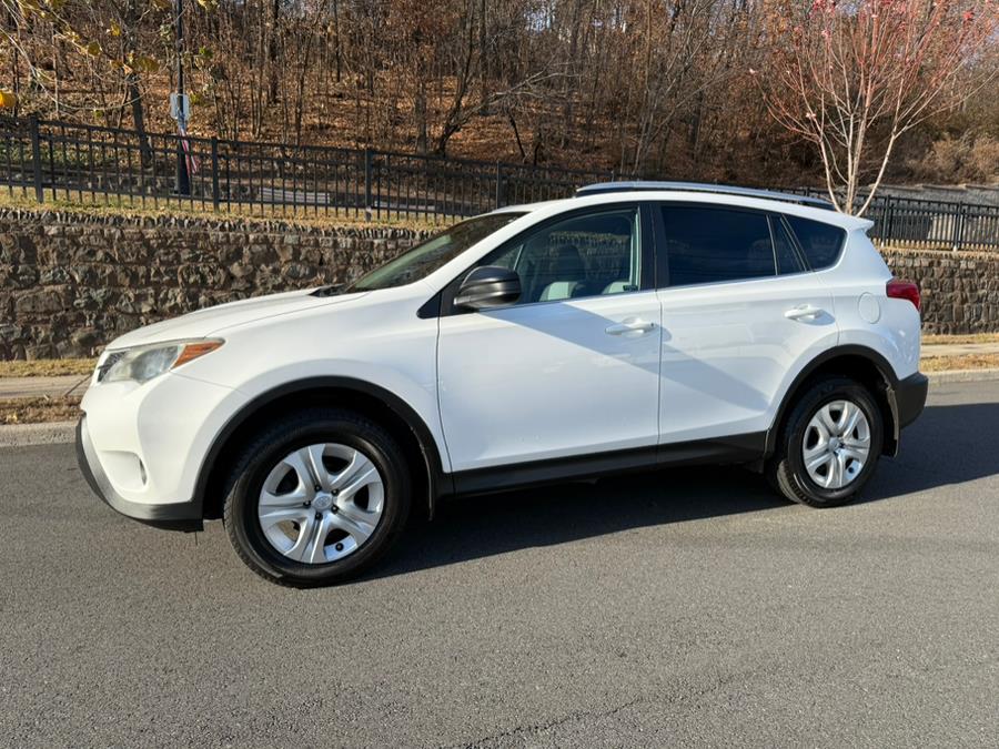 2013 Toyota RAV4 LE photo 2