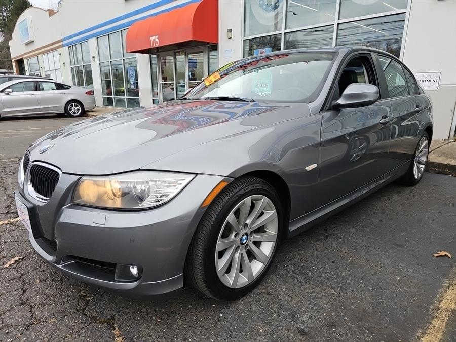 2011 BMW 3 Series 328i photo 2