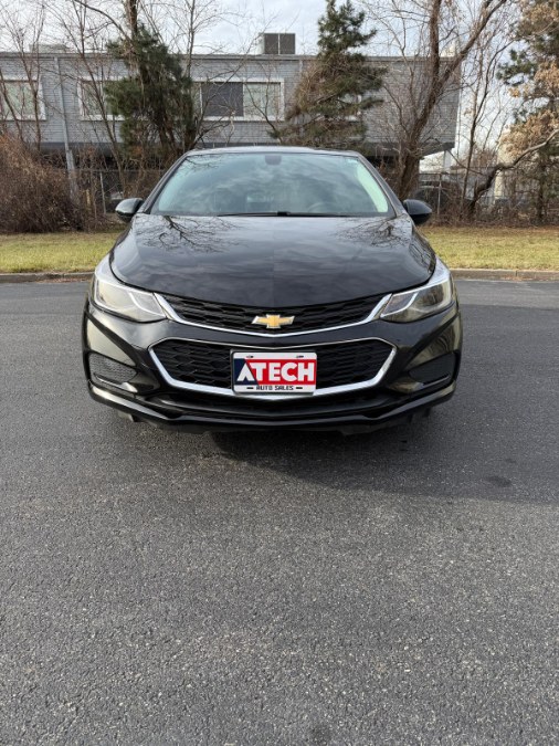 2018 Chevrolet Cruze LT photo 1