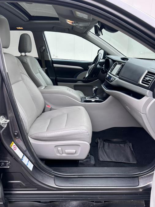 2018 Toyota Highlander XLE V6 AWD (Natl), available for sale in Garfield, New Jersey | Mikes Auto Sales LLC. Garfield, New Jersey 2018 Toyota Highlander XLE V6 AWD (Natl), available for sale in Garfield, New Jersey | Mikes Auto Sales LLC. Garfield, New Jersey