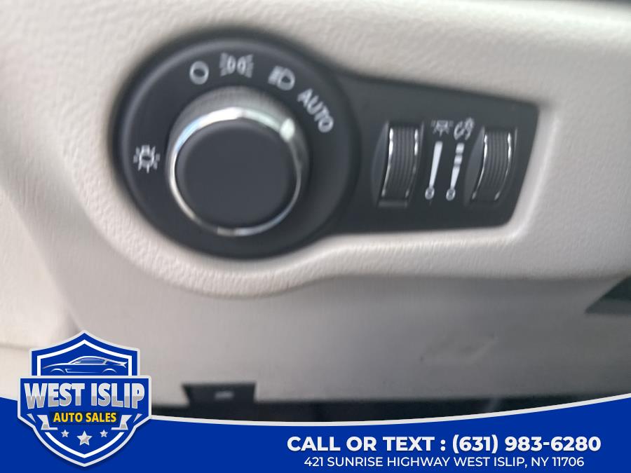2017 Chrysler Pacifica Touring FWD, available for sale in West Islip, New York | West Islip Auto Sales. West Islip, New York 2017 Chrysler Pacifica Touring FWD, available for sale in West Islip, New York | West Islip Auto Sales. West Islip, New York