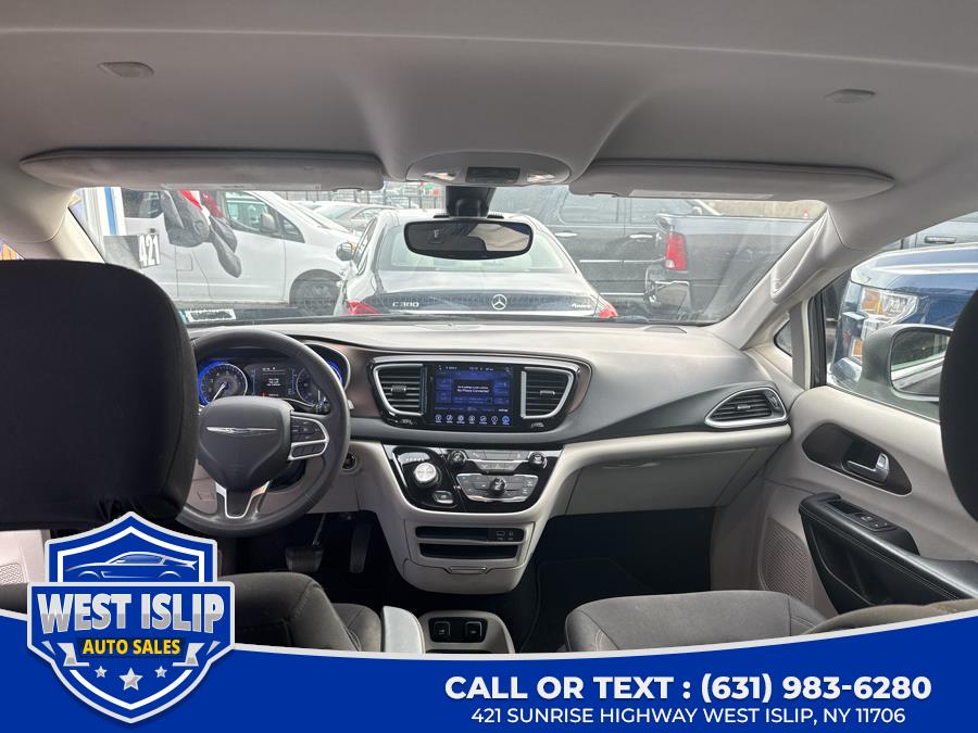 2017 Chrysler Pacifica Touring FWD, available for sale in West Islip, New York | West Islip Auto Sales. West Islip, New York 2017 Chrysler Pacifica Touring FWD, available for sale in West Islip, New York | West Islip Auto Sales. West Islip, New York