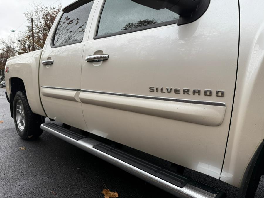 2011 Chevrolet Silverado 1500 LT photo 21