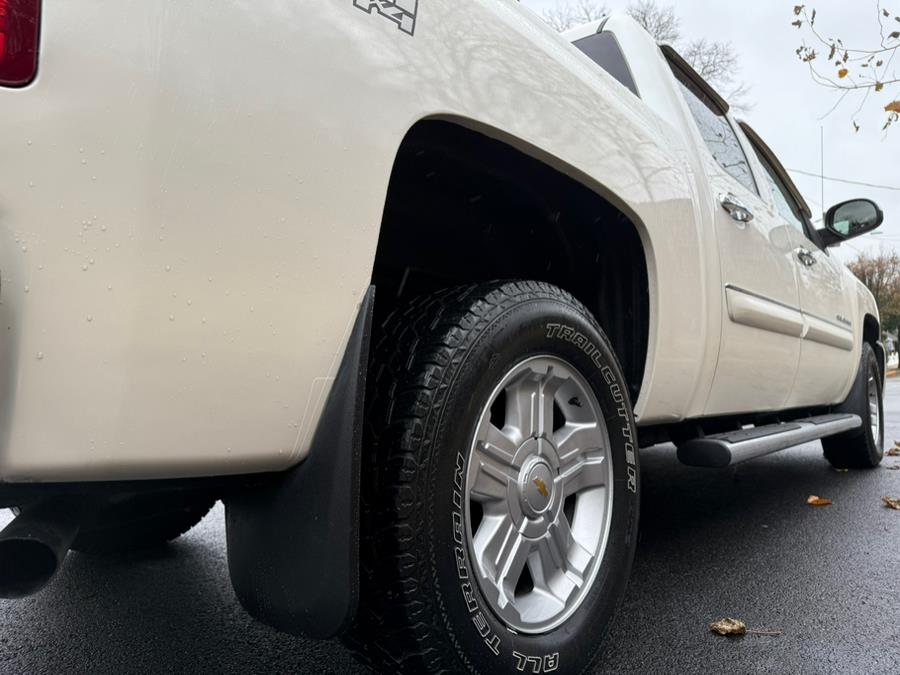 2011 Chevrolet Silverado 1500 LT photo 19