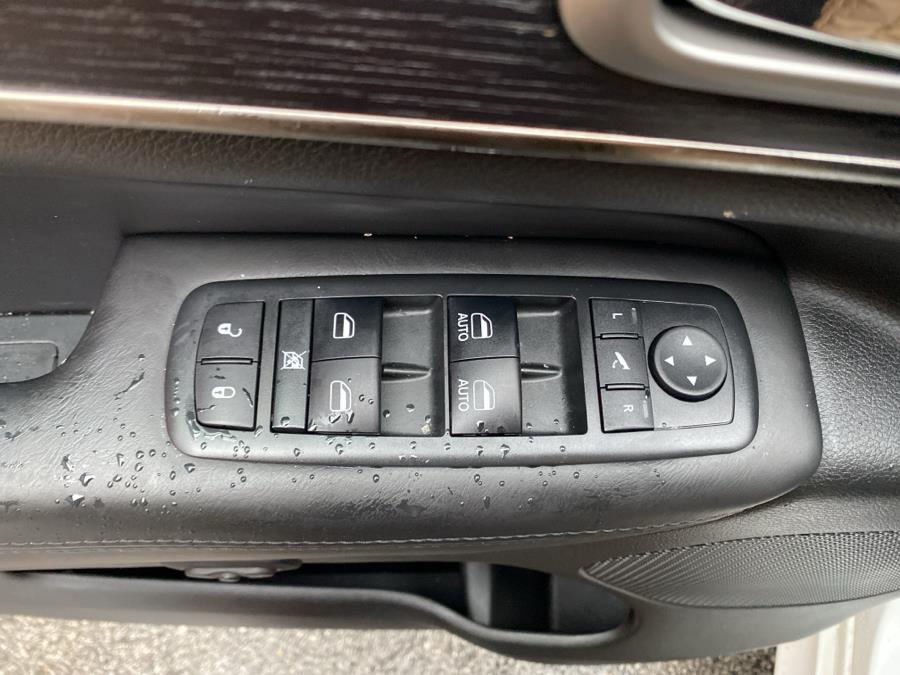 2018 Jeep Grand Cherokee Overland 4x4, available for sale in Worcester, Massachusetts | Worcester Auto Outlet LLC. Worcester, Massachusetts 2018 Jeep Grand Cherokee Overland 4x4, available for sale in Worcester, Massachusetts | Worcester Auto Outlet LLC. Worcester, Massachusetts