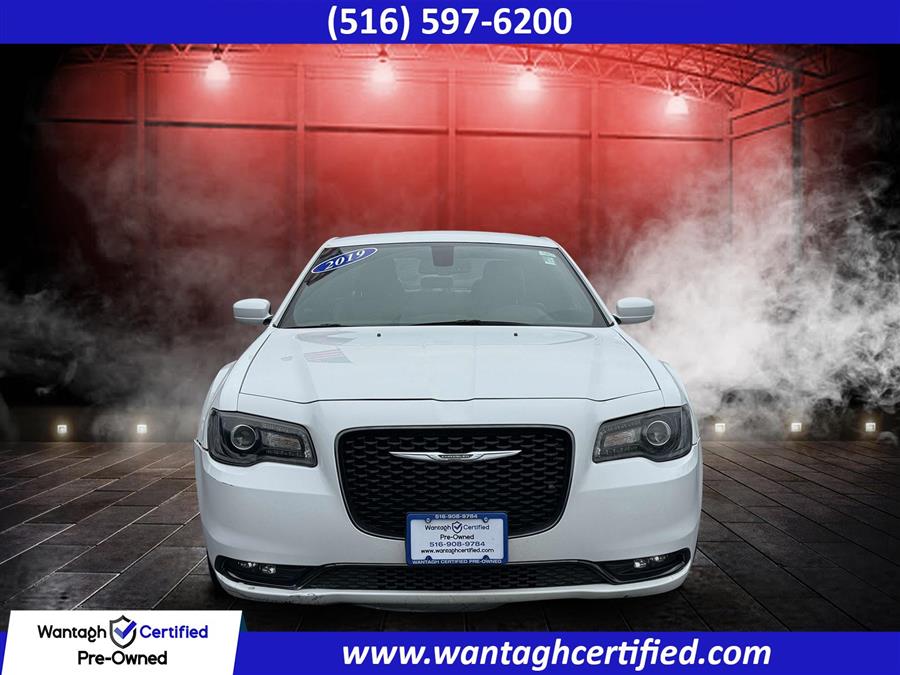 Used 2019 Chrysler 300 in Wantagh, New York | Wantagh Certified. Wantagh, New York