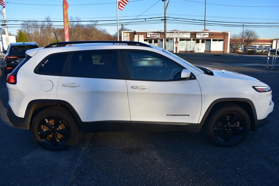 2016 Jeep Cherokee Altitude photo 8