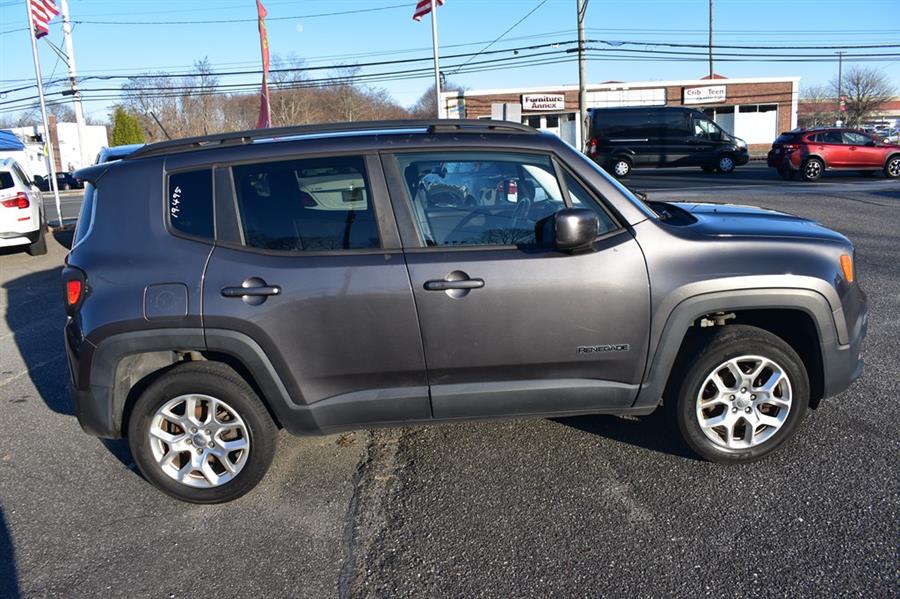 2016 Jeep Renegade Latitude photo 8