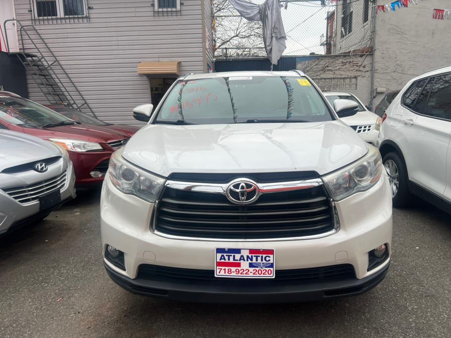 Toyota Highlander's photo