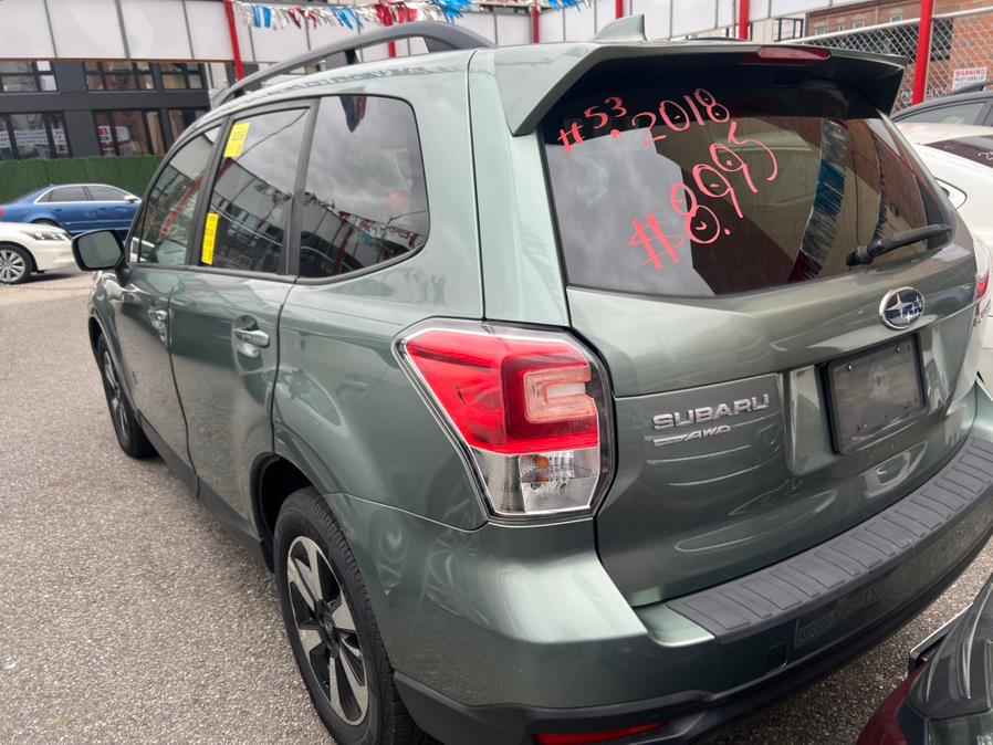 2018 Subaru Forester Premium photo 4