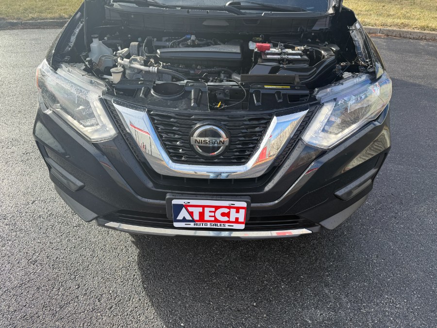 2019 Nissan Rogue SV photo 16