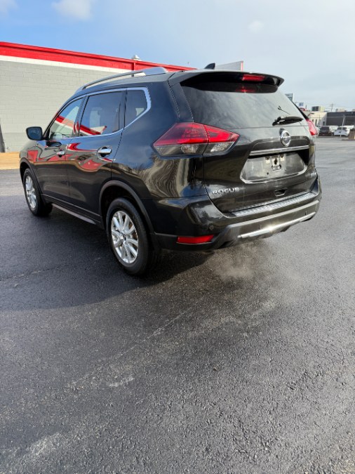 2019 Nissan Rogue SV photo 3