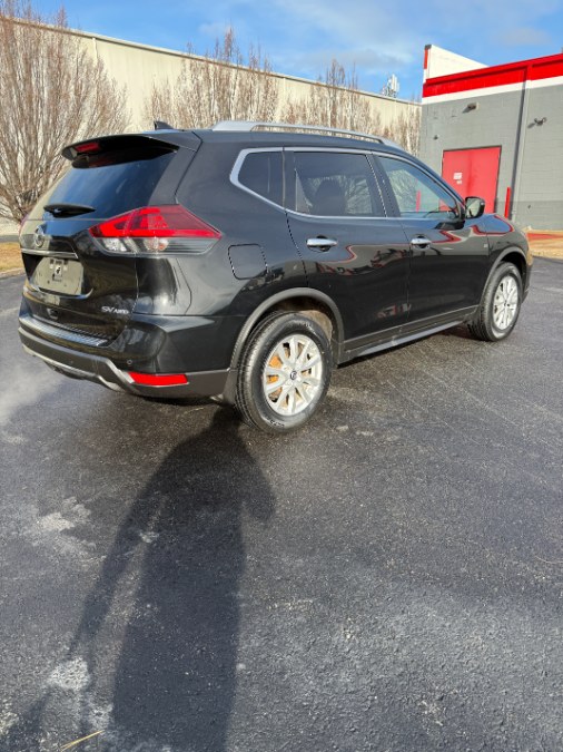 2019 Nissan Rogue SV photo 5