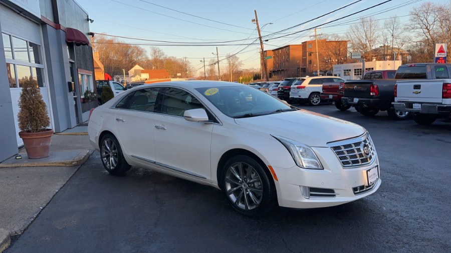 2013 Cadillac XTS Luxury Collection photo 3