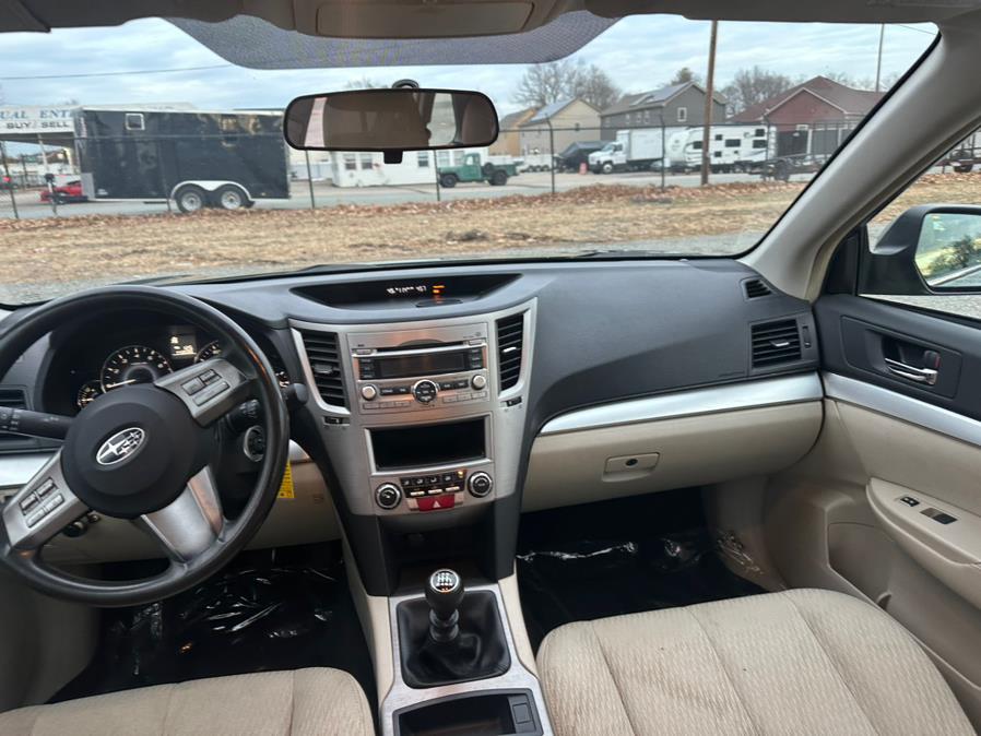 2010 Subaru Outback 2.5i photo 12