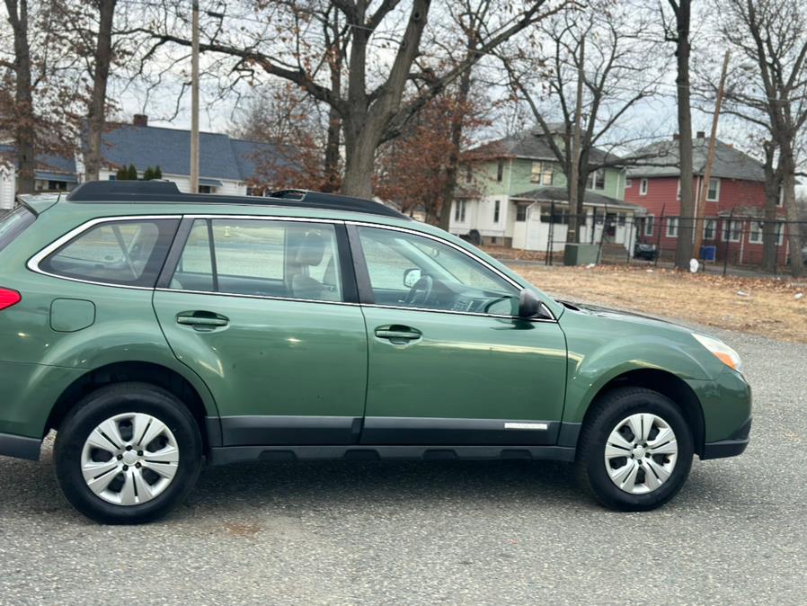 2010 Subaru Outback 2.5i photo 2