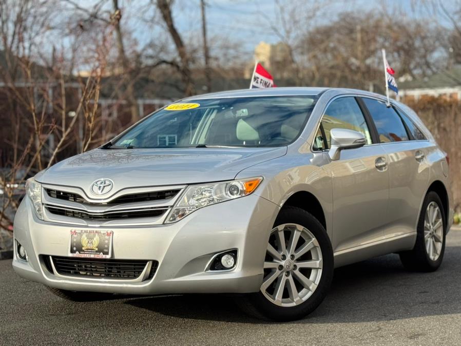 Toyota Venza's photo