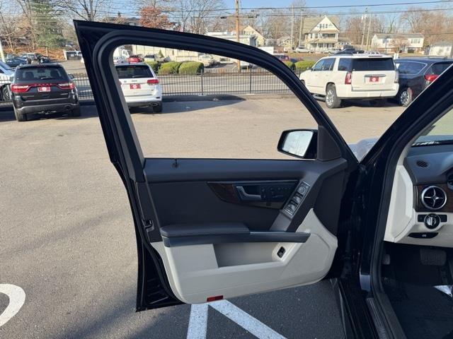 2015 Mercedes-benz Glk GLK 350, available for sale in Stratford, Connecticut | Wiz Leasing Inc. Stratford, Connecticut 2015 Mercedes-benz Glk GLK 350, available for sale in Stratford, Connecticut | Wiz Leasing Inc. Stratford, Connecticut