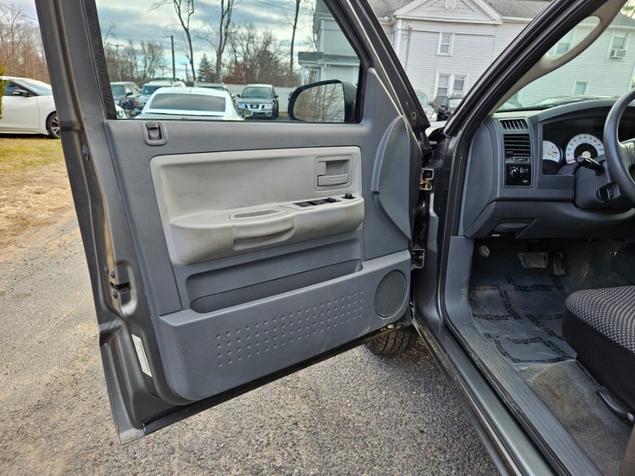 2007 Dodge Dakota 4WD Crew Cab 131" ST 3.7V6, available for sale in East Windsor, Connecticut | Toro Auto. East Windsor, Connecticut 2007 Dodge Dakota 4WD Crew Cab 131" ST 3.7V6, available for sale in East Windsor, Connecticut | Toro Auto. East Windsor, Connecticut