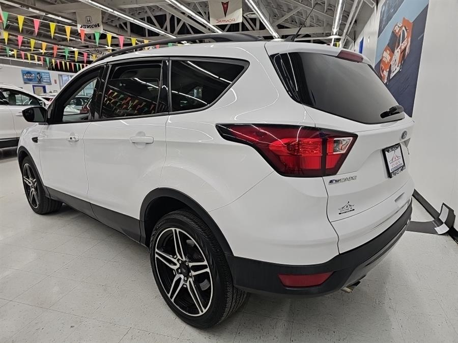 2019 Ford Escape SEL photo 3