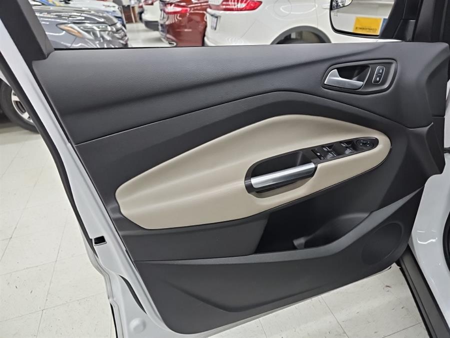 2019 Ford Escape SEL photo 11