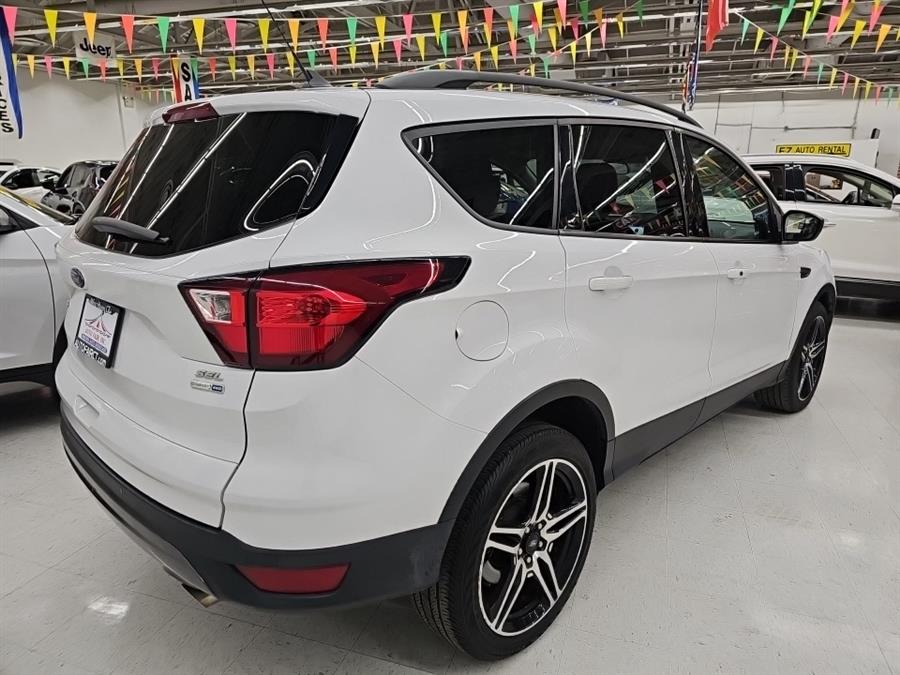 2019 Ford Escape SEL photo 5