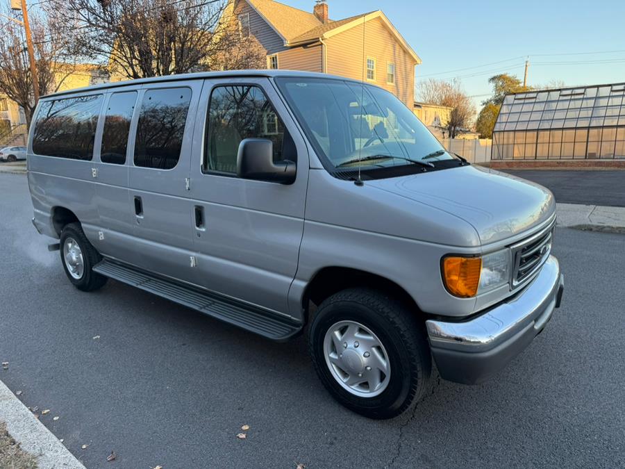 2005 Ford Econoline Wagon XLT photo 8