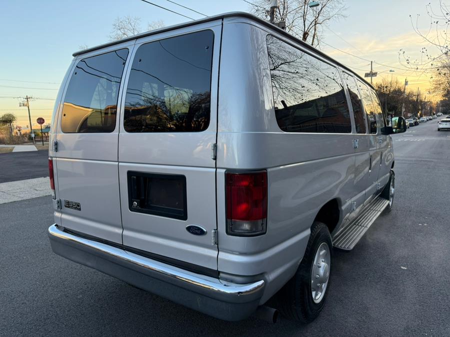 2005 Ford Econoline Wagon XLT photo 6