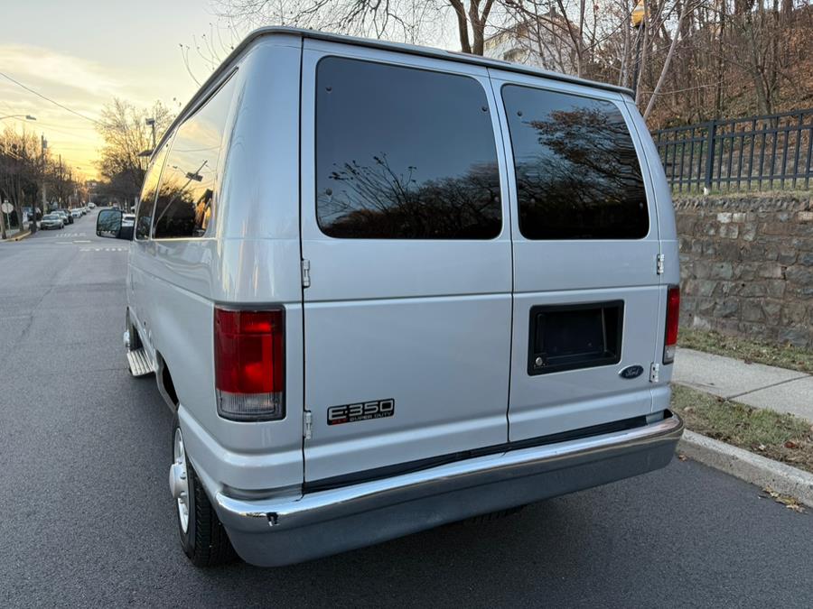 2005 Ford Econoline Wagon XLT photo 5