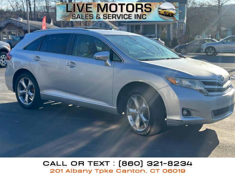 Toyota Venza's photo