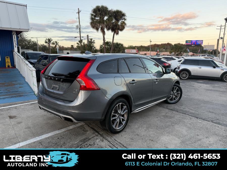 2017 Volvo V60 Base photo 4