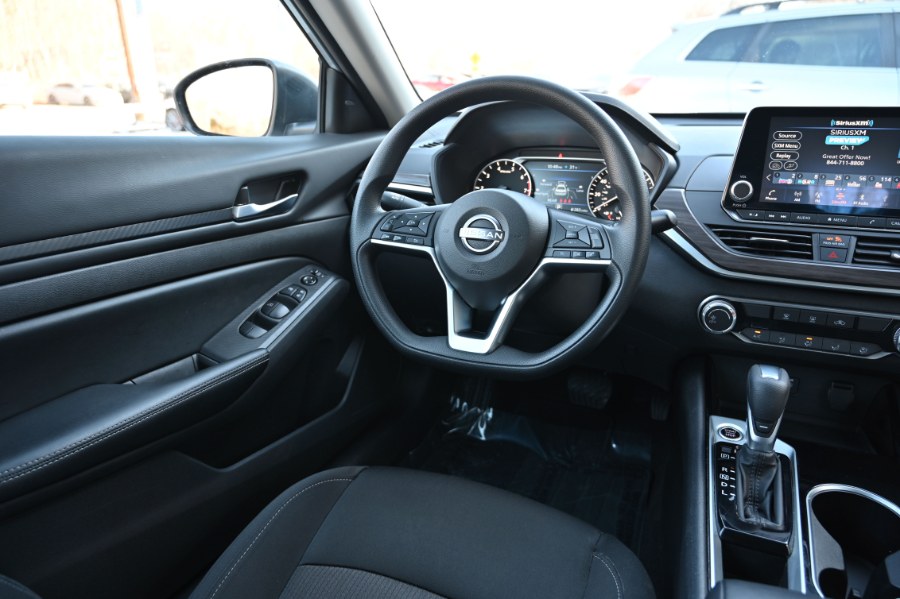 2024 Nissan Altima SV photo 10