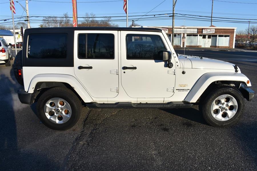 2015 Jeep Wrangler Unlimited Sahara photo 8