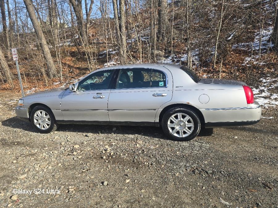 2011 Lincoln Town Car 4dr Sdn Executive L w/Livery Pkg, available for sale in Bloomingdale, New Jersey | Bloomingdale Auto Group. Bloomingdale, New Jersey 2011 Lincoln Town Car 4dr Sdn Executive L w/Livery Pkg, available for sale in Bloomingdale, New Jersey | Bloomingdale Auto Group. Bloomingdale, New Jersey