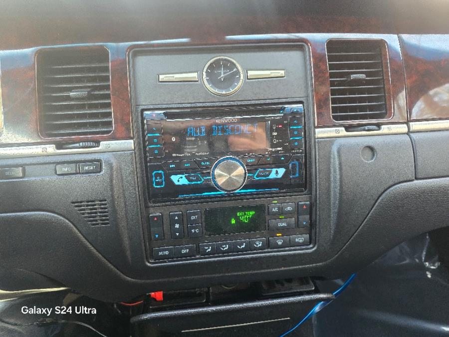 2011 Lincoln Town Car 4dr Sdn Executive L w/Livery Pkg, available for sale in Bloomingdale, New Jersey | Bloomingdale Auto Group. Bloomingdale, New Jersey 2011 Lincoln Town Car 4dr Sdn Executive L w/Livery Pkg, available for sale in Bloomingdale, New Jersey | Bloomingdale Auto Group. Bloomingdale, New Jersey