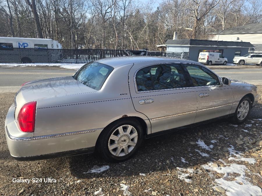 2011 Lincoln Town Car 4dr Sdn Executive L w/Livery Pkg, available for sale in Bloomingdale, New Jersey | Bloomingdale Auto Group. Bloomingdale, New Jersey 2011 Lincoln Town Car 4dr Sdn Executive L w/Livery Pkg, available for sale in Bloomingdale, New Jersey | Bloomingdale Auto Group. Bloomingdale, New Jersey