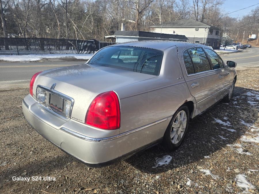 2011 Lincoln Town Car 4dr Sdn Executive L w/Livery Pkg, available for sale in Bloomingdale, New Jersey | Bloomingdale Auto Group. Bloomingdale, New Jersey 2011 Lincoln Town Car 4dr Sdn Executive L w/Livery Pkg, available for sale in Bloomingdale, New Jersey | Bloomingdale Auto Group. Bloomingdale, New Jersey