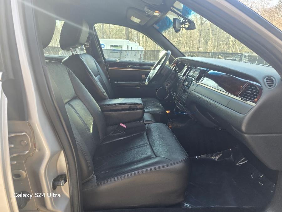 2011 Lincoln Town Car 4dr Sdn Executive L w/Livery Pkg, available for sale in Bloomingdale, New Jersey | Bloomingdale Auto Group. Bloomingdale, New Jersey 2011 Lincoln Town Car 4dr Sdn Executive L w/Livery Pkg, available for sale in Bloomingdale, New Jersey | Bloomingdale Auto Group. Bloomingdale, New Jersey