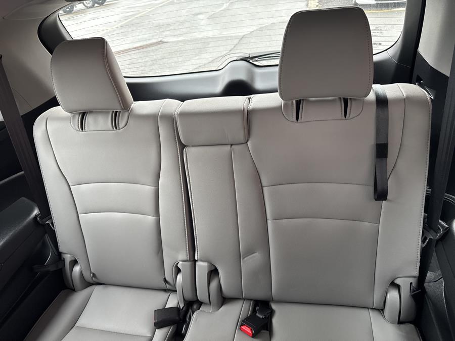 2019 Honda Pilot EX-L w/Navi & RES AWD, available for sale in Waterbury, Connecticut | National Auto Brokers, Inc.. Waterbury, Connecticut 2019 Honda Pilot EX-L w/Navi & RES AWD, available for sale in Waterbury, Connecticut | National Auto Brokers, Inc.. Waterbury, Connecticut