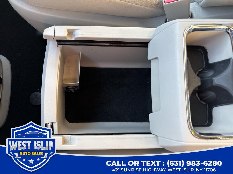 2015 Chrysler Town & Country w/ RES 4dr Wgn Touring, available for sale in West Islip, New York | West Islip Auto Sales. West Islip, New York 2015 Chrysler Town & Country w/ RES 4dr Wgn Touring, available for sale in West Islip, New York | West Islip Auto Sales. West Islip, New York