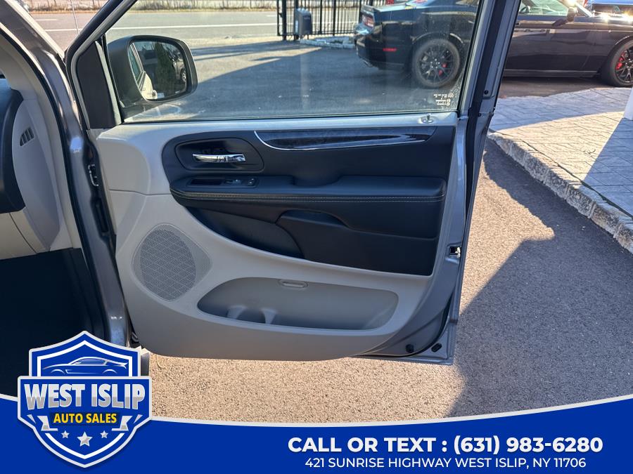2015 Chrysler Town & Country w/ RES 4dr Wgn Touring, available for sale in West Islip, New York | West Islip Auto Sales. West Islip, New York 2015 Chrysler Town & Country w/ RES 4dr Wgn Touring, available for sale in West Islip, New York | West Islip Auto Sales. West Islip, New York