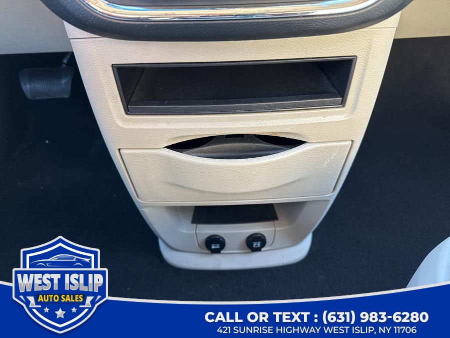 2015 Chrysler Town & Country w/ RES 4dr Wgn Touring, available for sale in West Islip, New York | West Islip Auto Sales. West Islip, New York 2015 Chrysler Town & Country w/ RES 4dr Wgn Touring, available for sale in West Islip, New York | West Islip Auto Sales. West Islip, New York