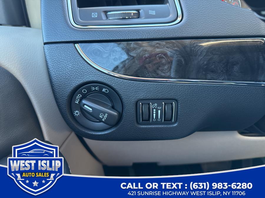 2015 Chrysler Town & Country w/ RES 4dr Wgn Touring, available for sale in West Islip, New York | West Islip Auto Sales. West Islip, New York 2015 Chrysler Town & Country w/ RES 4dr Wgn Touring, available for sale in West Islip, New York | West Islip Auto Sales. West Islip, New York