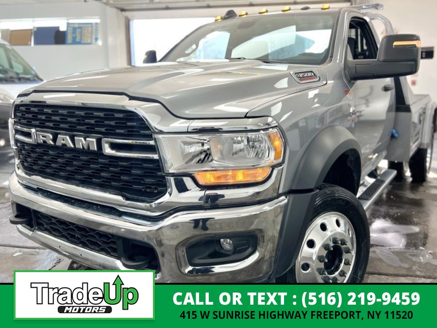 2024 RAM Ram 4500 Chassis Cab SLT photo 3