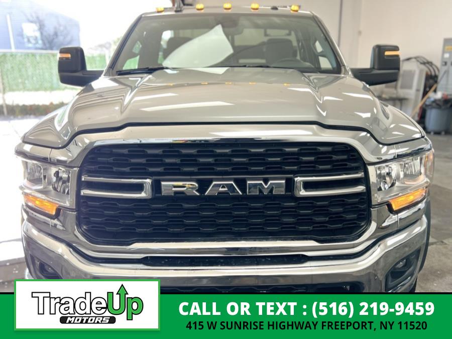 2024 RAM Ram 4500 Chassis Cab SLT photo 2