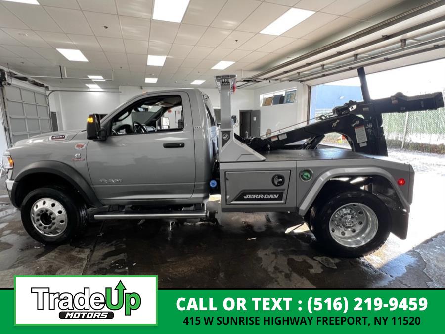 2024 RAM Ram 4500 Chassis Cab SLT photo 4