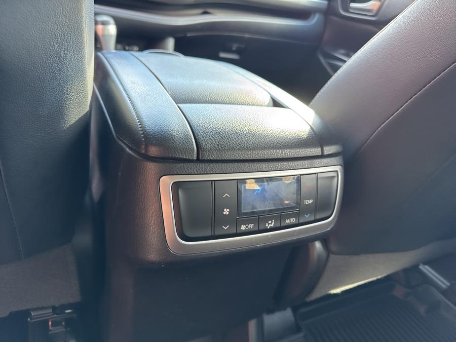 2018 Toyota Highlander Limited V6 AWD, available for sale in Waterbury, Connecticut | National Auto Brokers, Inc.. Waterbury, Connecticut 2018 Toyota Highlander Limited V6 AWD, available for sale in Waterbury, Connecticut | National Auto Brokers, Inc.. Waterbury, Connecticut
