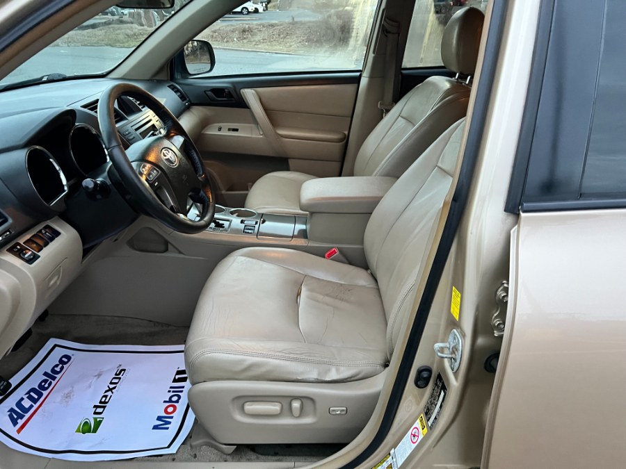 2010 Toyota Highlander 4WD 4dr V6 Base, available for sale in Hartford , Connecticut | Ledyard Auto Sale LLC. Hartford , Connecticut 2010 Toyota Highlander 4WD 4dr V6 Base, available for sale in Hartford , Connecticut | Ledyard Auto Sale LLC. Hartford , Connecticut
