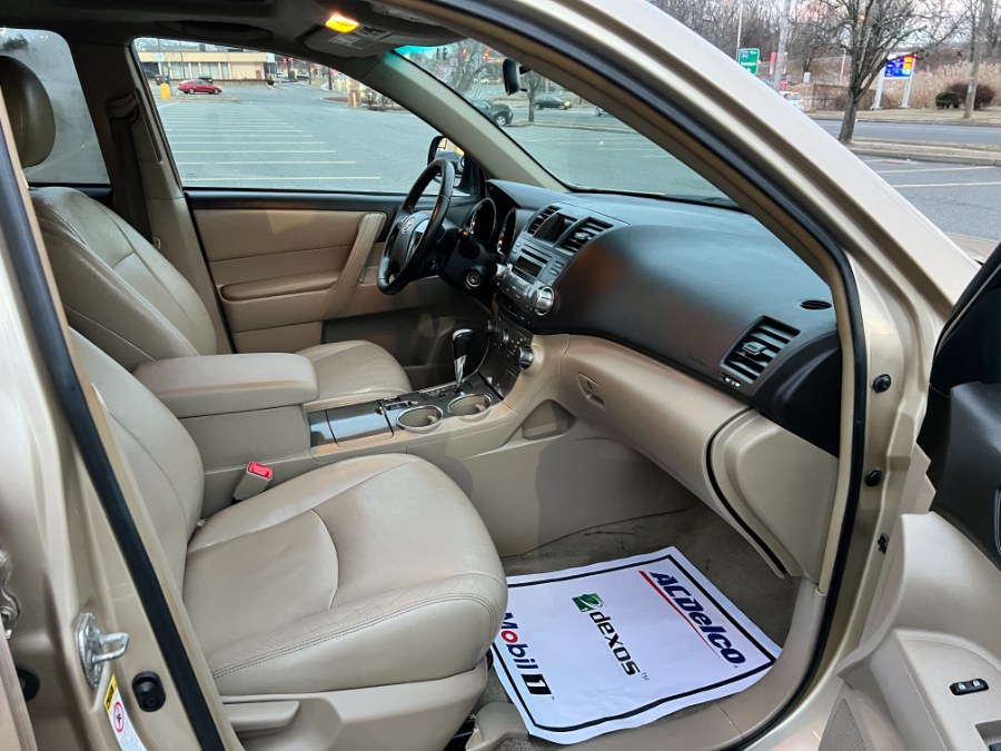 2010 Toyota Highlander 4WD 4dr V6 Base, available for sale in Hartford , Connecticut | Ledyard Auto Sale LLC. Hartford , Connecticut 2010 Toyota Highlander 4WD 4dr V6 Base, available for sale in Hartford , Connecticut | Ledyard Auto Sale LLC. Hartford , Connecticut